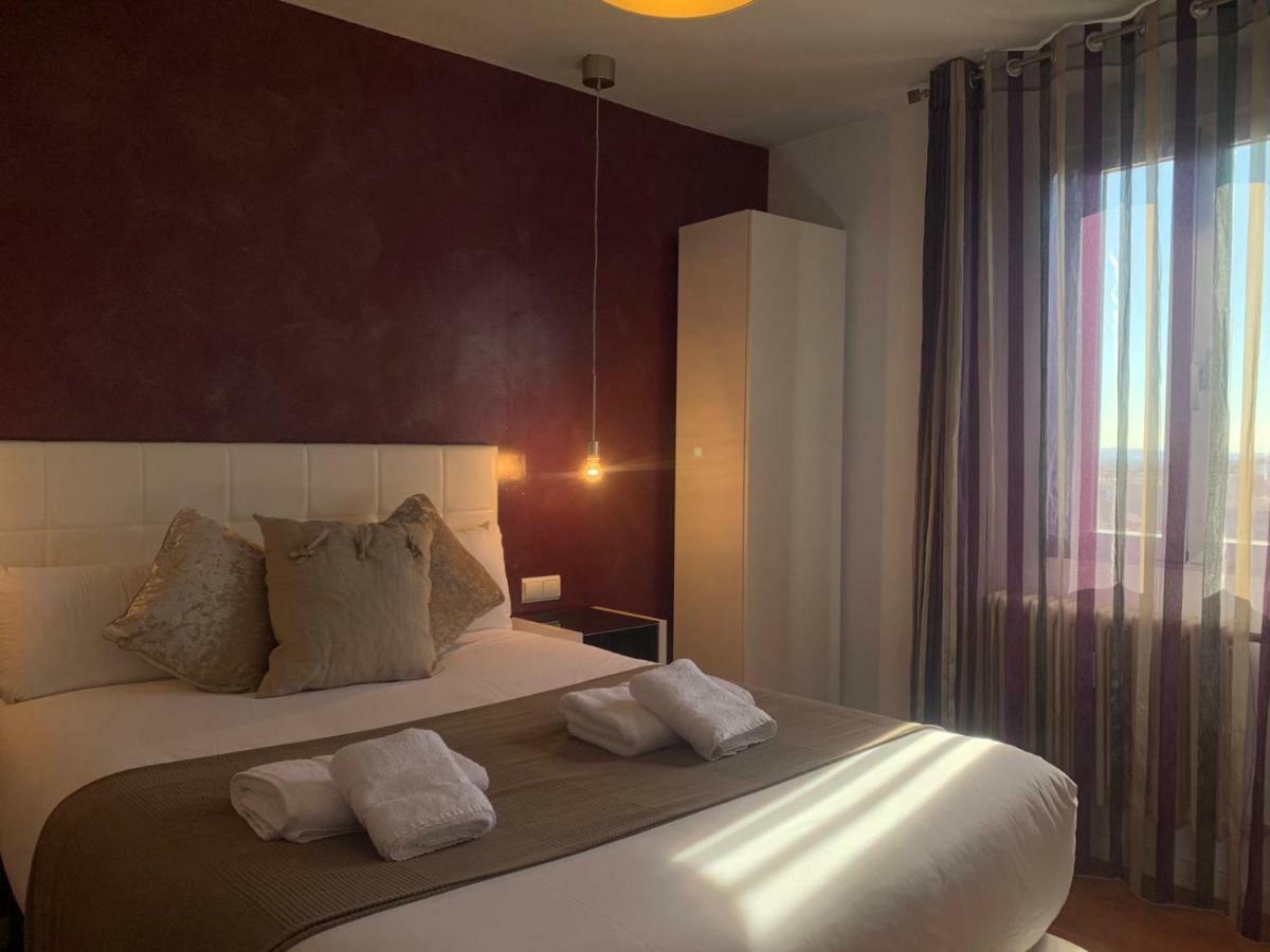 Vtz El Balcon De Torre Nueva 2 Apartman Zaragoza Kültér fotó